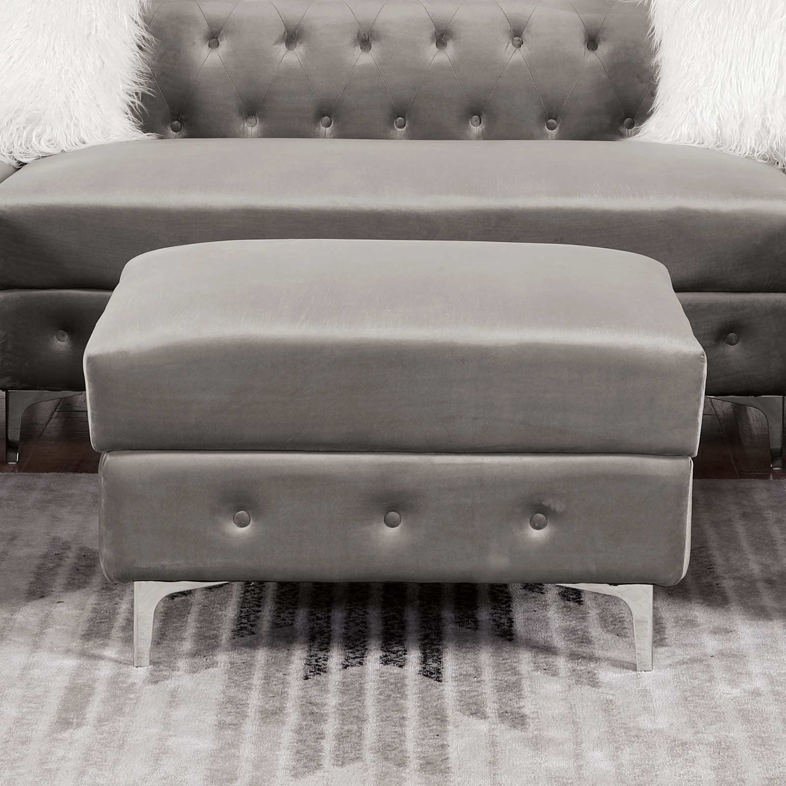 Sectional Right chaise w/ pillows, Gray