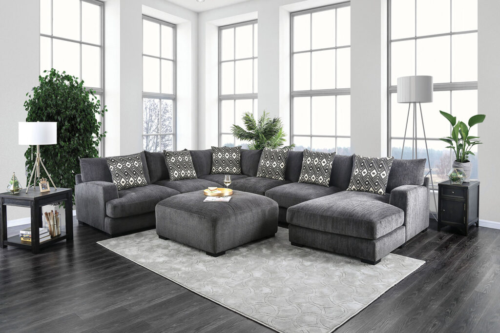 Kaylee U-Shaped Sectional, Right Chaise