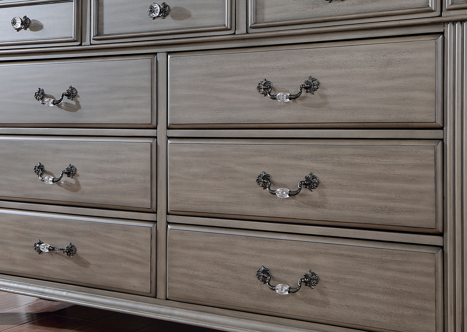 4 Pc. Queen Bedroom Set w/ Chest