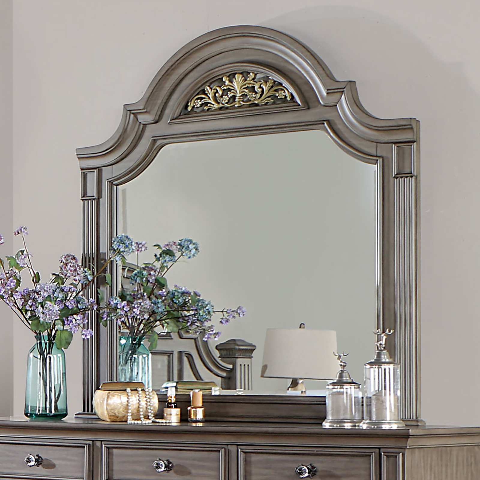 4 Pc. Queen Bedroom Set w/ Chest