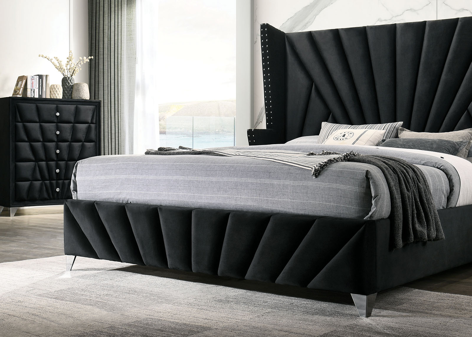 Upholstered Queen size bed HB
