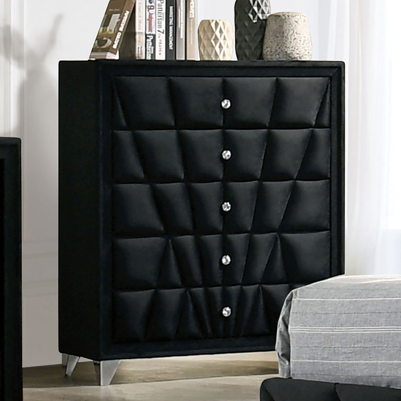 Upholstered Queen size bed HB