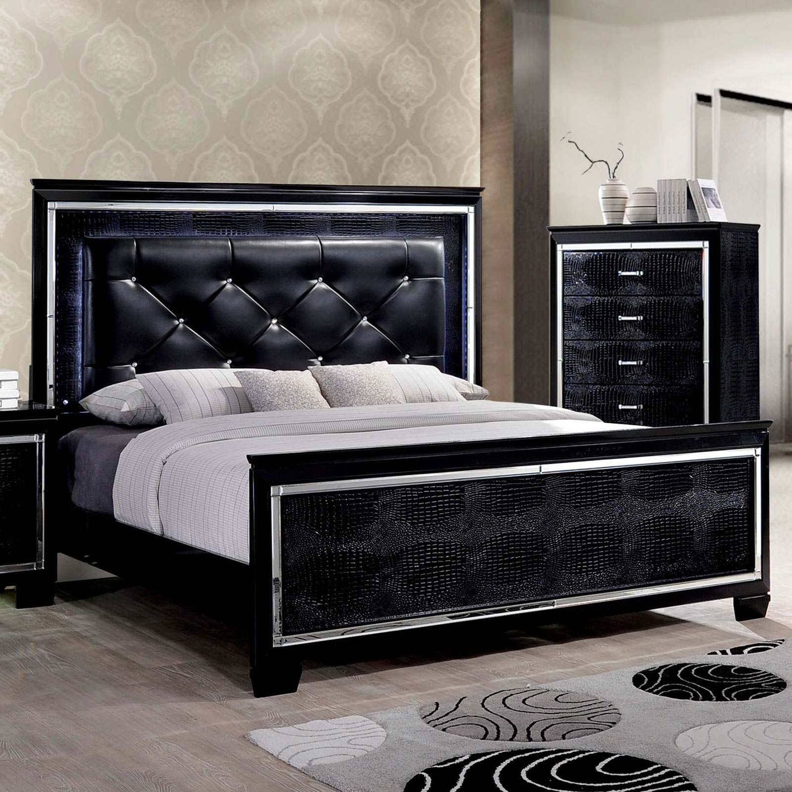 4 Pc. Queen Bedroom Set w/ Chest