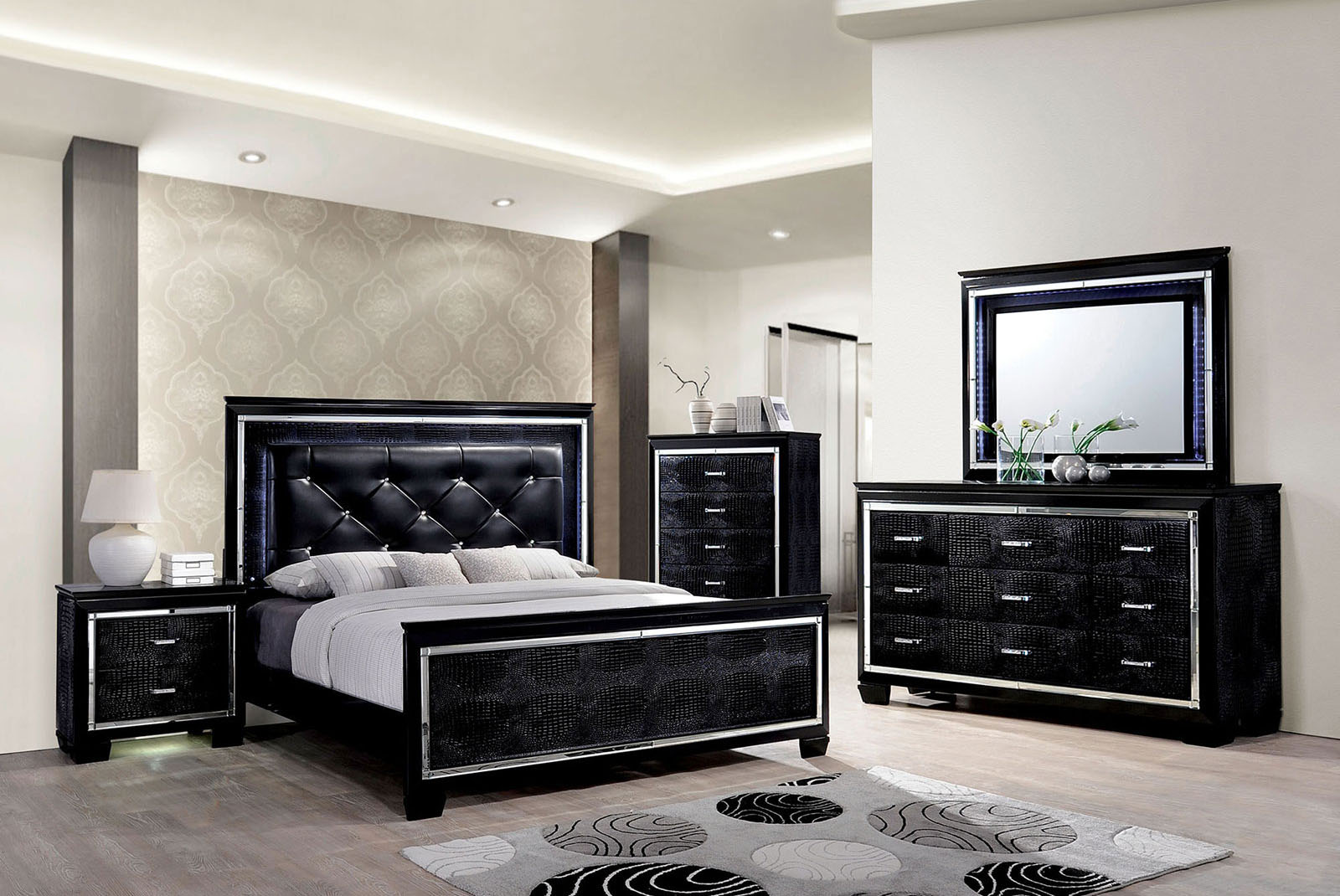 4 Pc. Queen Bedroom Set w/ Chest