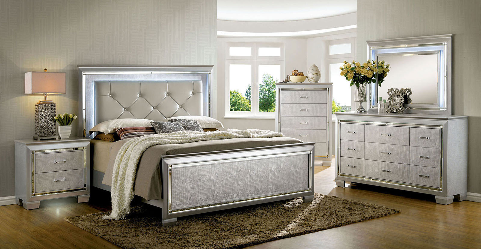 4 Pc. Queen Bedroom Set w/ Chest