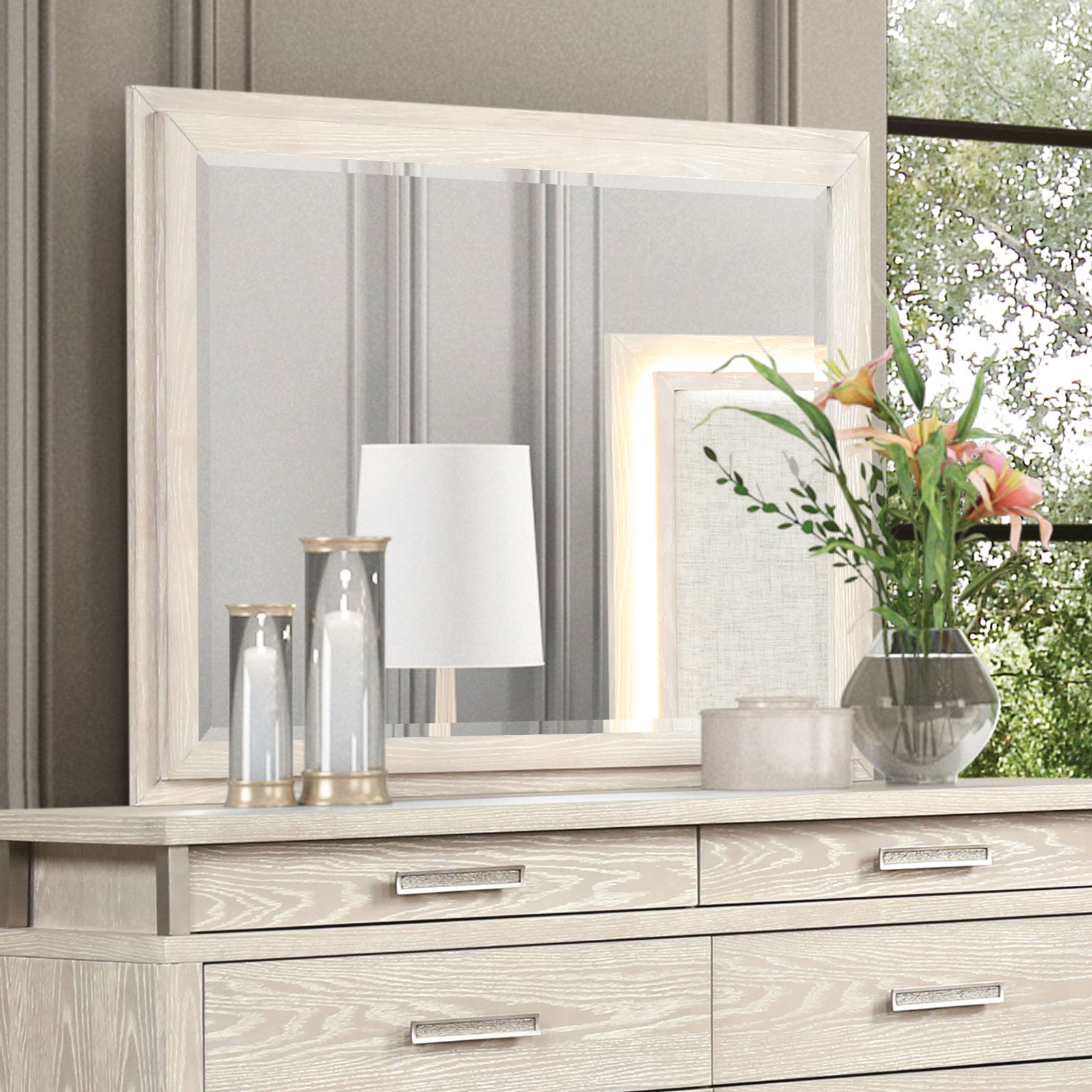 4 Pc. Queen Bedroom Set w/ Chest