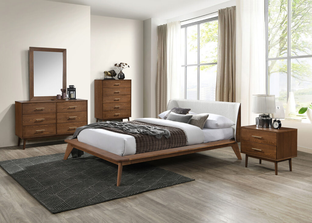 E.King Bed, Walnut/Beige