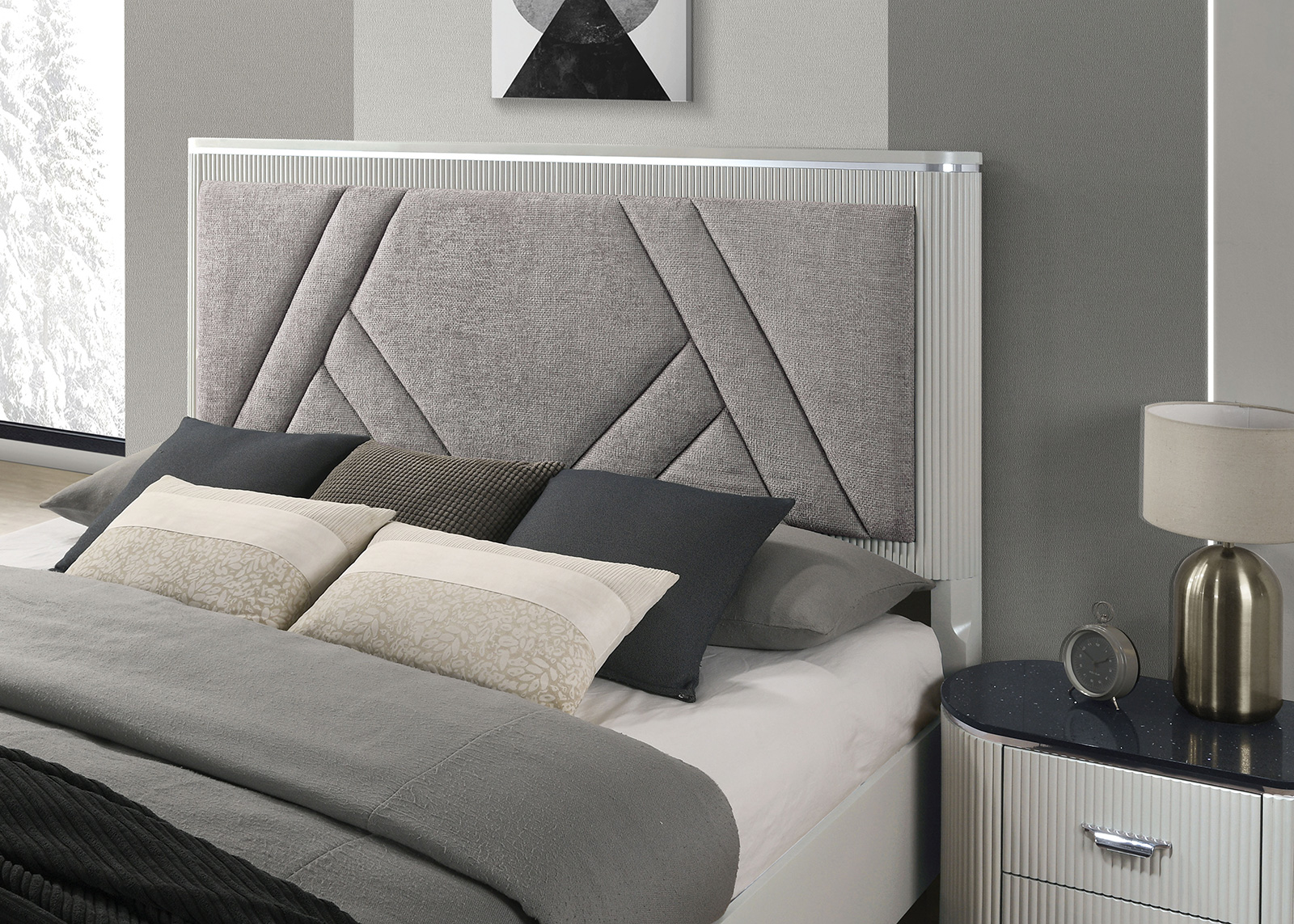 4 Pc. Queen Bedroom Set w/ Chest