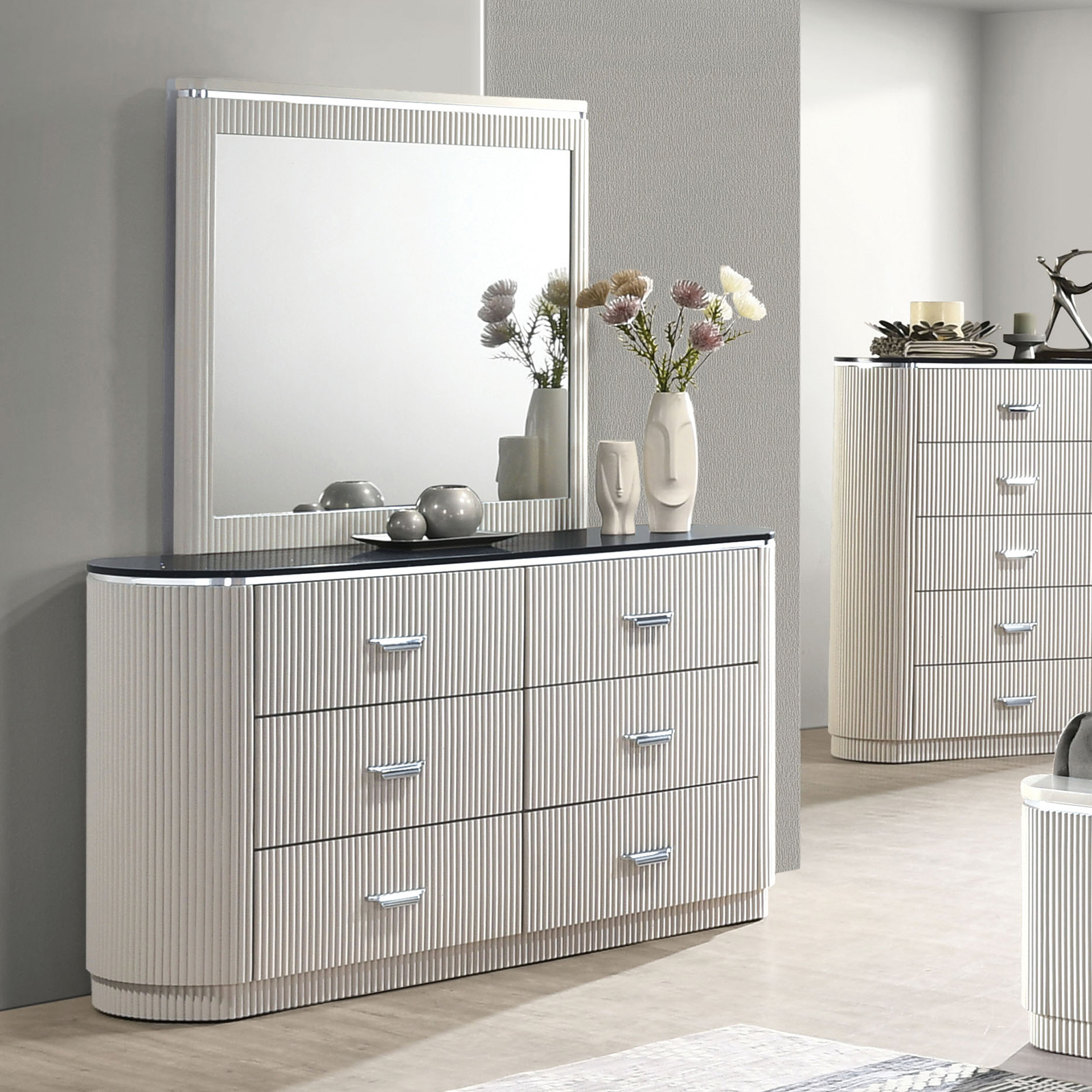 4 Pc. Queen Bedroom Set w/ Chest