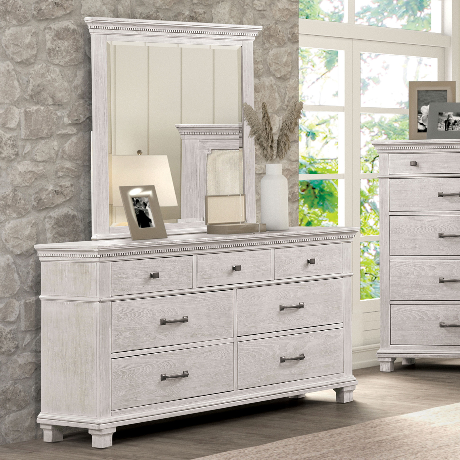 4 Pc. Queen Bedroom Set w/ Chest